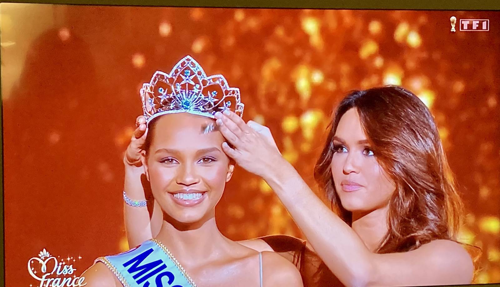 Séances de dédicaces avec votre nouvelle Miss France 2023 Indira Ampiot